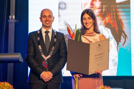 Obcˇinski praznik_24-02429